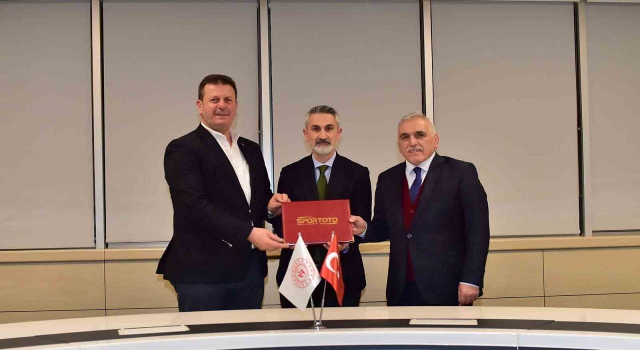 Akyazının 4 mahallesinde yapılacak spor tesisleri için imzalar atıldı
