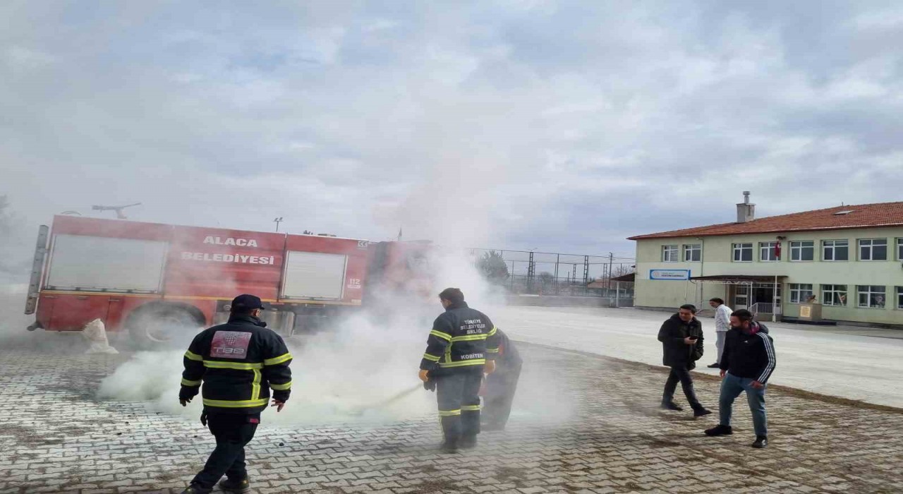 Alaca Belediyesinden öğrencilere yangın eğitimi