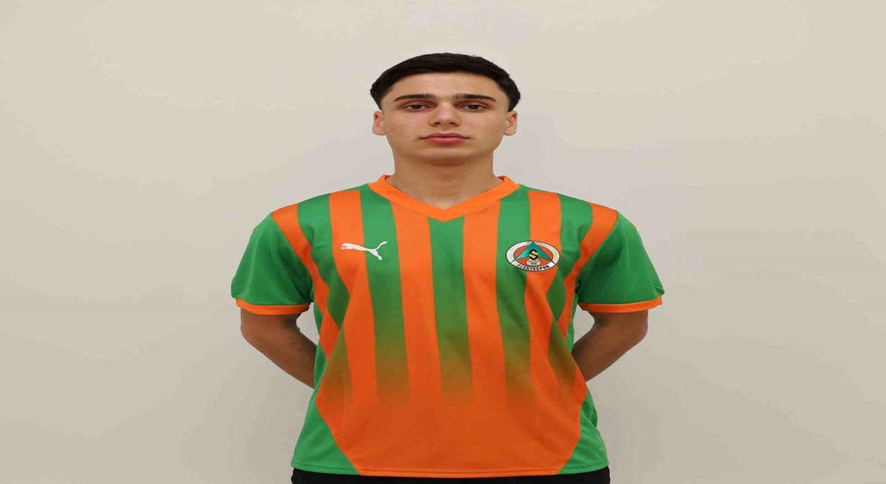 Batuhan Yavuz, Corendon Alanyaspor’la 4.5 Yıllık Sözleşme İmzaladı
