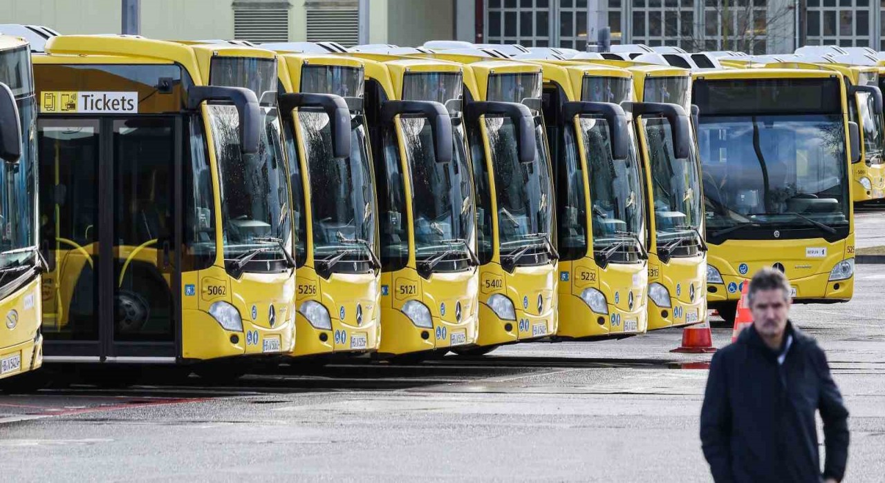 Almanyanın 6 eyaletinde toplu taşıma grevleri başladı