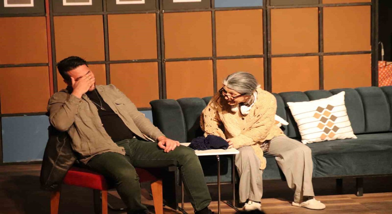 Alzheimer hastalığı tiyatroya uyarlandı