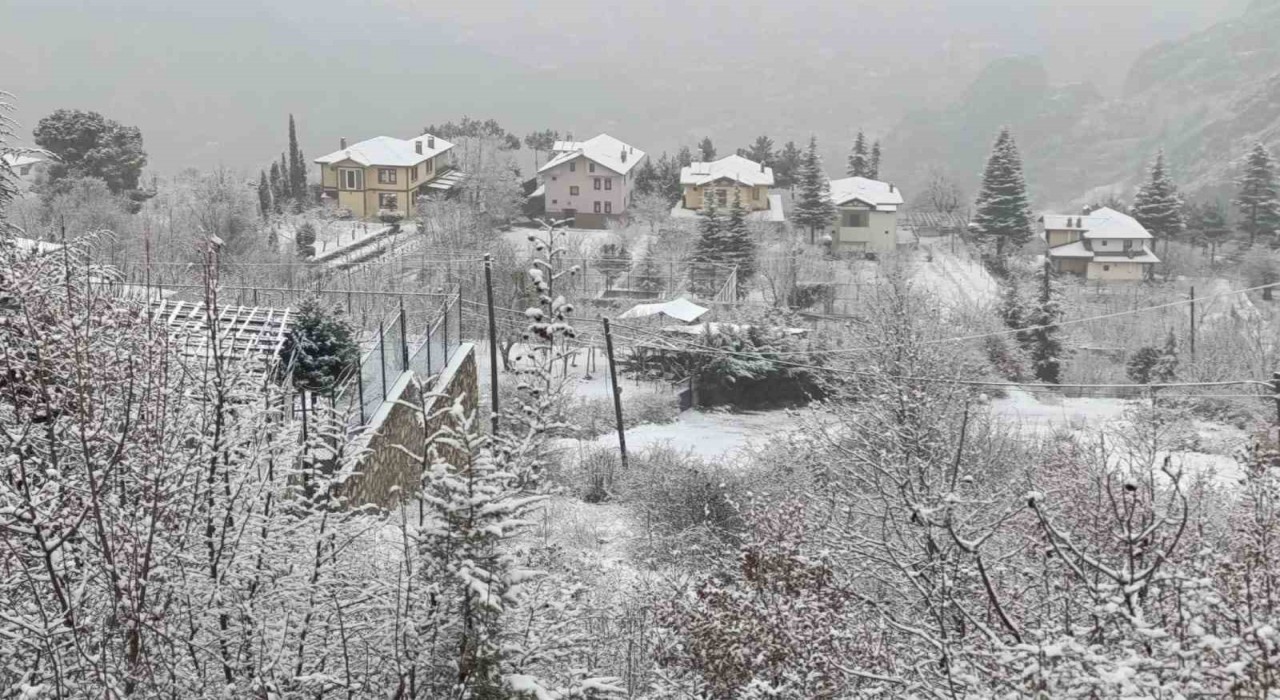 Amasyada 90 köy yolu kardan ulaşıma kapandı