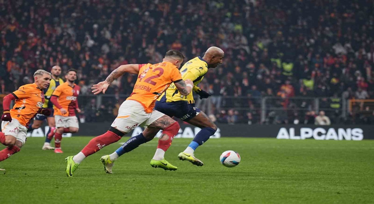 Anderson Talisca, Fenerbahçede ilk derbiye çıktı