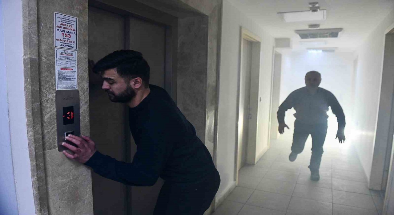 Ankara İtfaiyesinden hayati uyarı: Yangın merdivenlerini amacı dışında kullanmayın