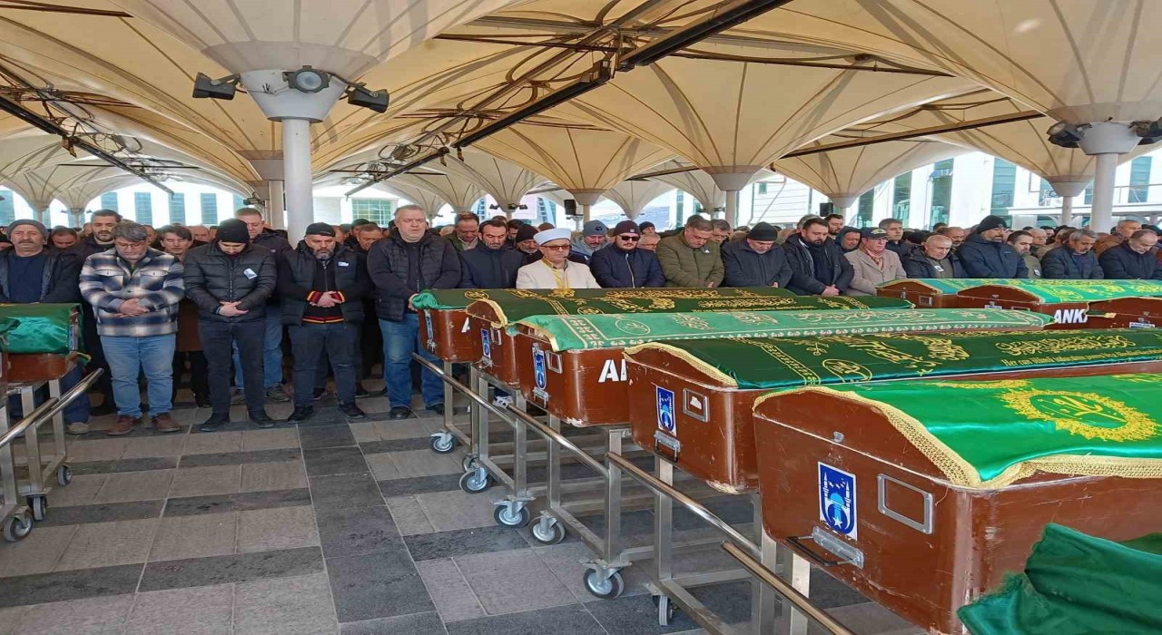 Ankarada karbonmonoksit gazından zehirlenerek ölen aile fertleri son yolculıklarına uğurlandı