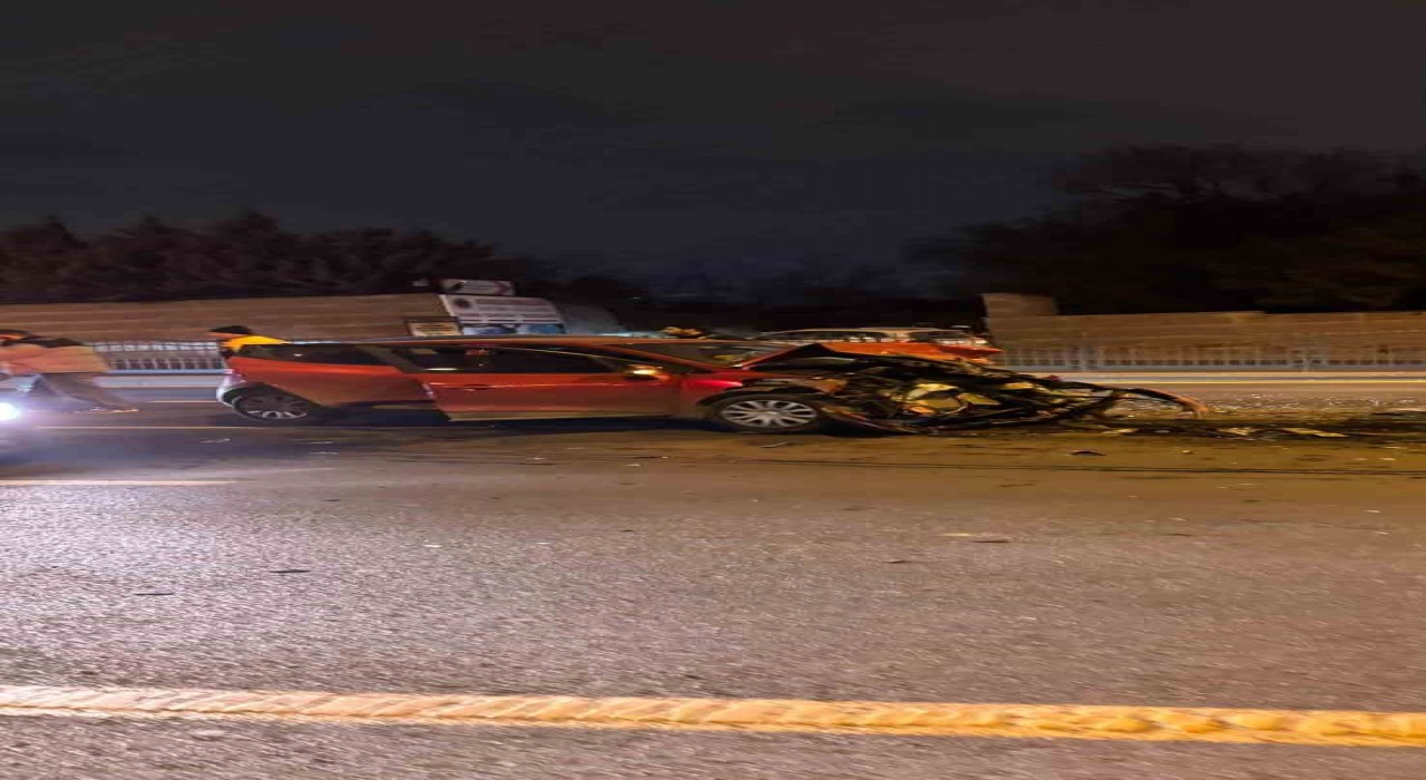 Ankarada makas atarak ilerleyen araç 4 otomobile çarptı