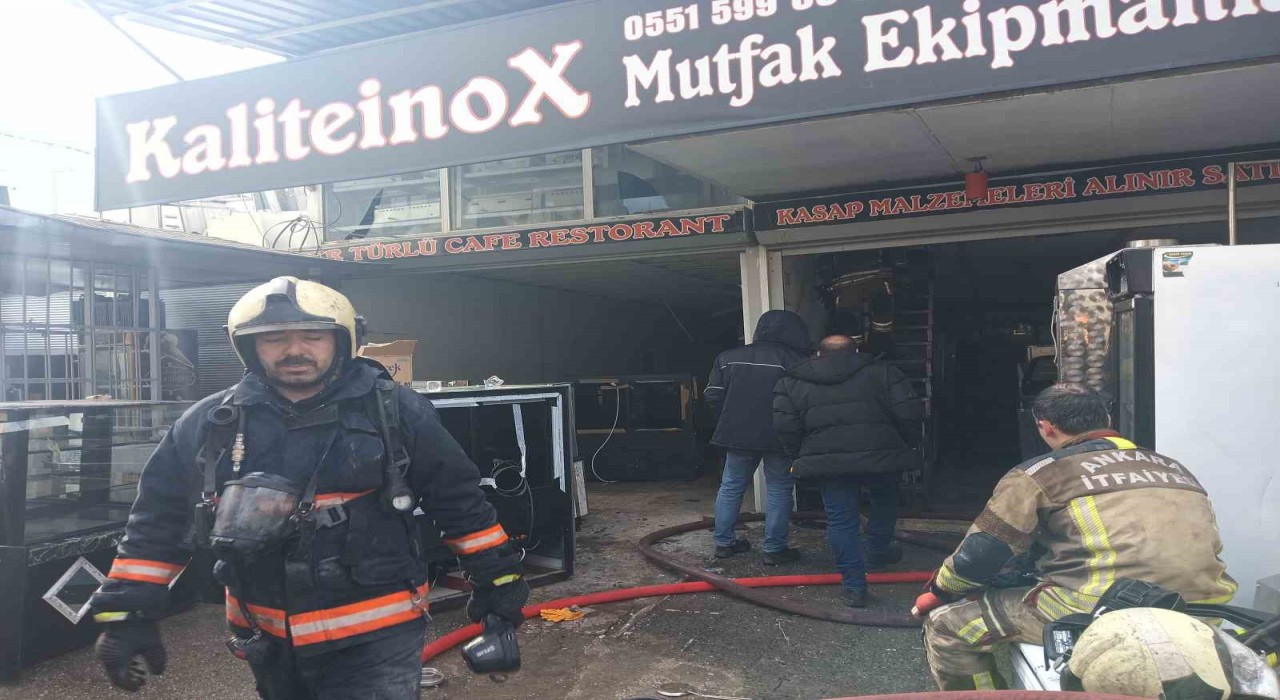 Ankarada mobilya dükkanında yangın
