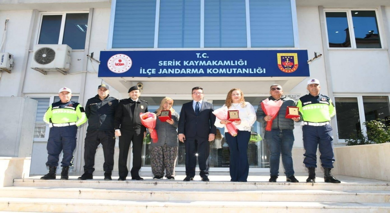 Antalyada 5 yıl trafik kuralı ihlali yapmayan örnek sürücülere ödül