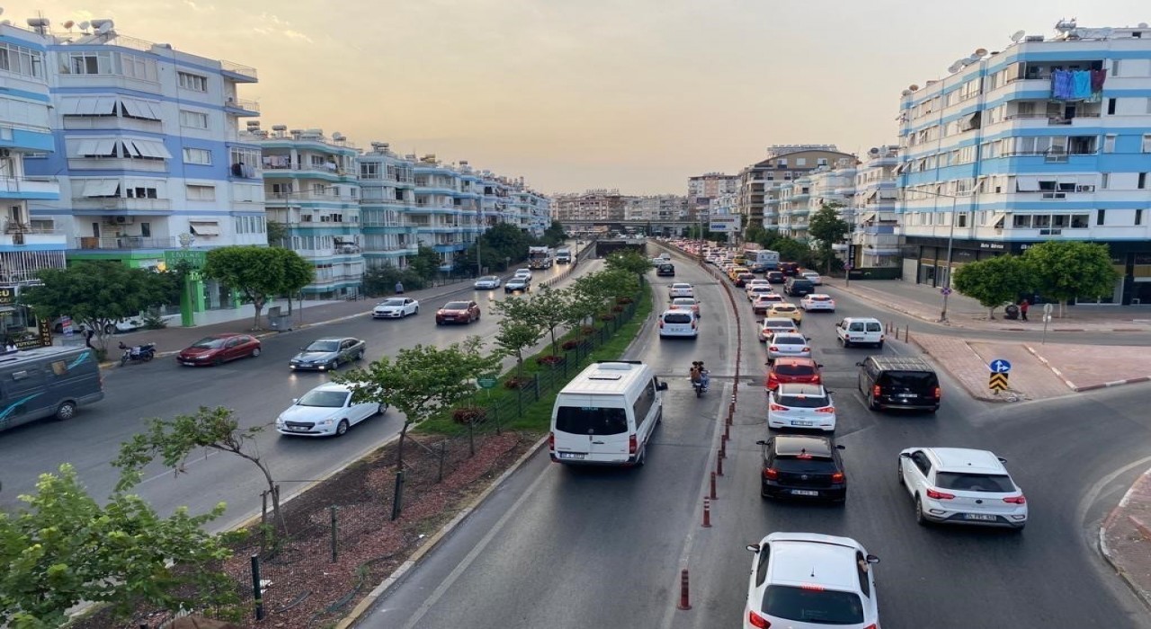 Antalyada motorlu kara taşıtları sayısı 1 milyon 578 bin 360 oldu