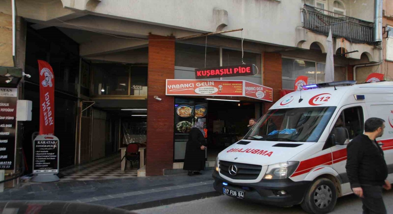 Antalyada restoranın mutfağındaki gaz kaçıran tüp patladı: 1 yaralı