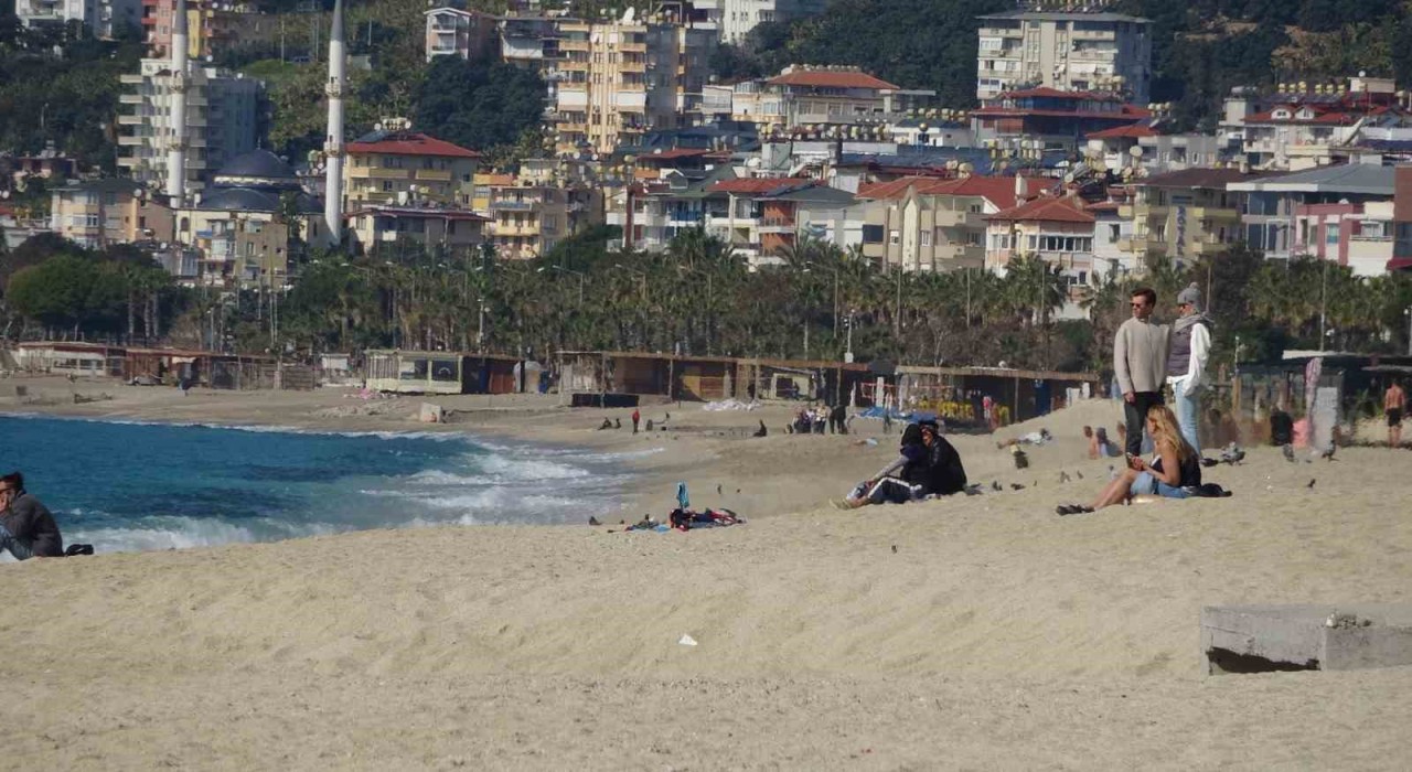 Antalyada Şubat ayında deniz ve güneş keyfi