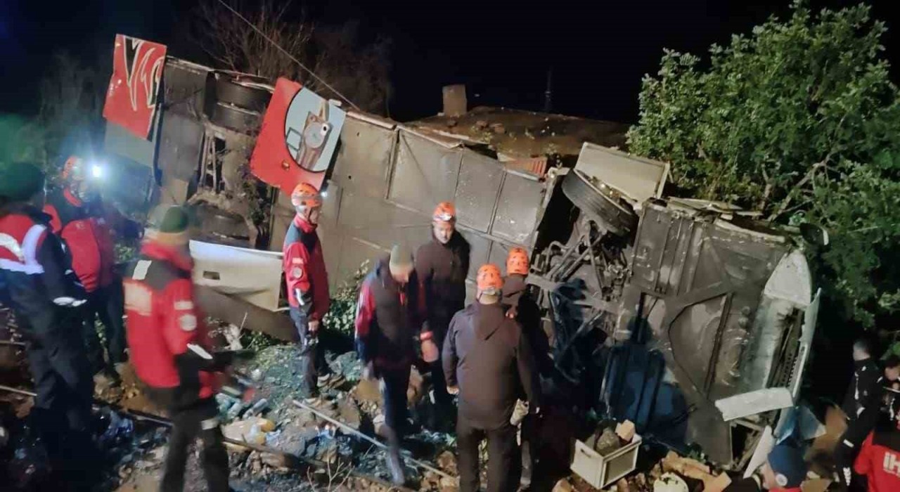 Antalyadaki yolcu otobüsü kazasından ölüm haberi geldi