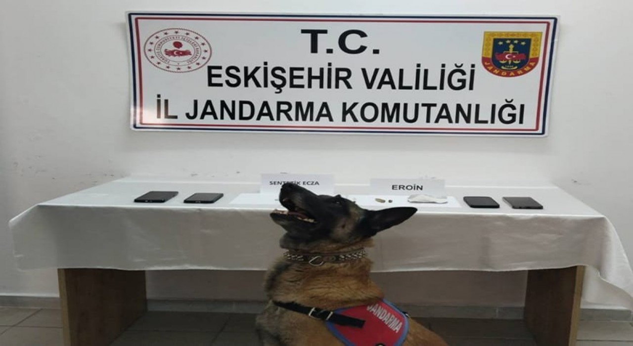 Antalyadan Eskişehire uyuşturucu getiren şahıslar yakalandı