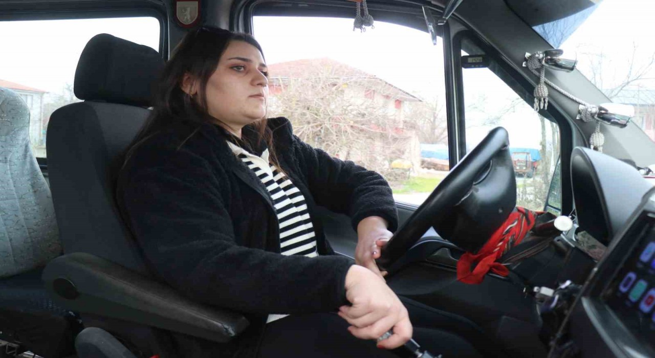 Araba sevgisi 22 yaşındaki kadını önce taksi sonra dolmuş şoförü yaptı