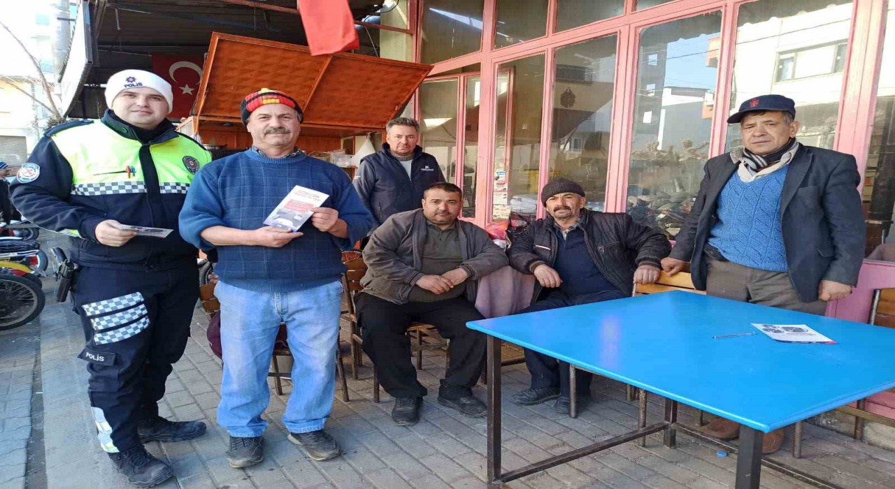 Araç sürücüleri ambulanslara fermuar sistemi ile yol verme hakkında bilgilendirildi