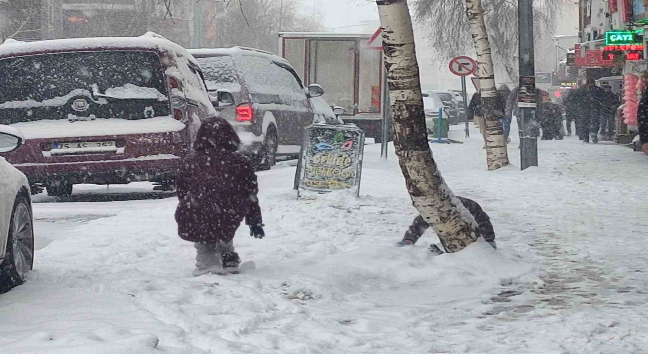 Ardahanda eğitime kar engeli