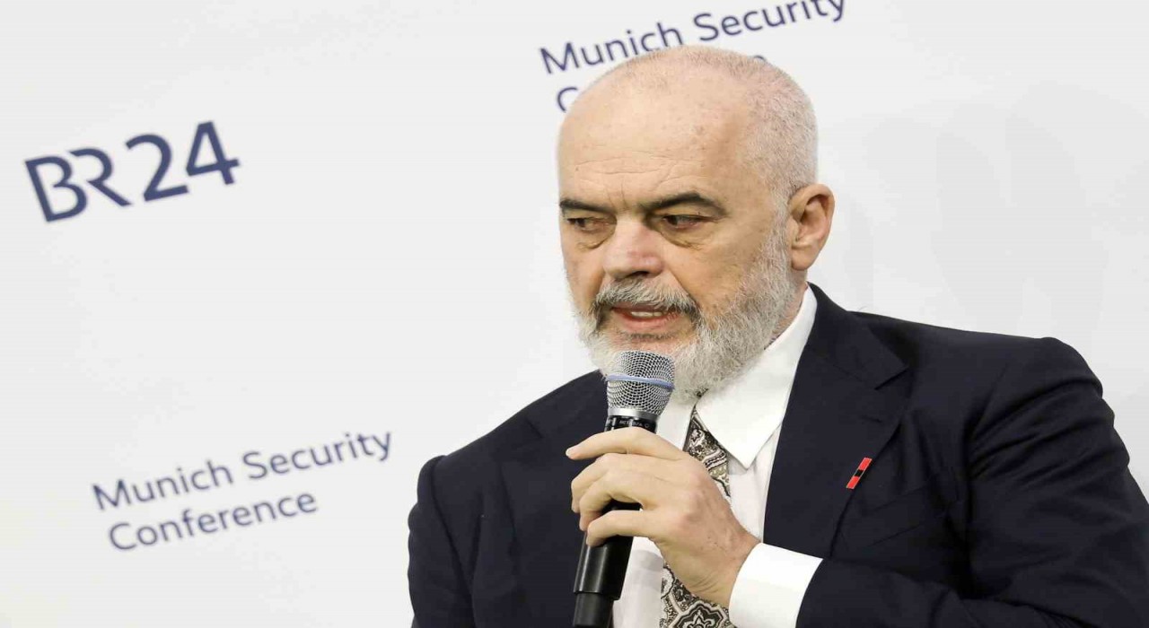Arnavutluk Başbakanı Rama: Sonumuz Konstantinopoliste şehrin surları yıkılırken tartışan papazlar gibi olacak