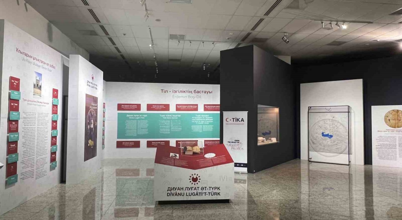 Astanada Divan-u Lugatit Türkün yazılışının 950. yılına özel sergi açıldı