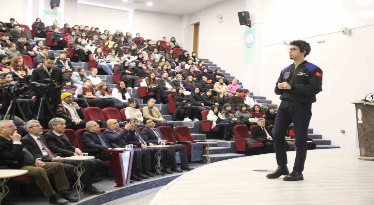 Astronot Tuva Cihangir Atasever Kütahyada öğrencilerle buluştu