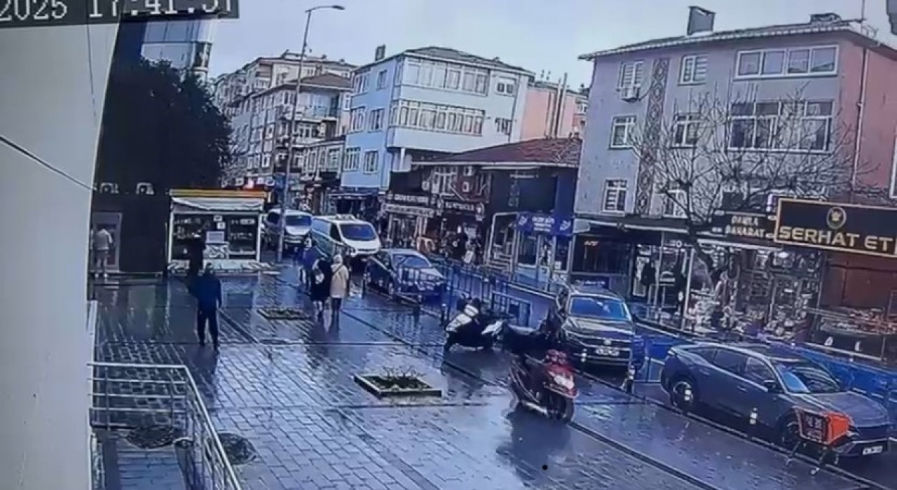 Ataşehirde güpegündüz motosiklet hırsızlığı kamerada