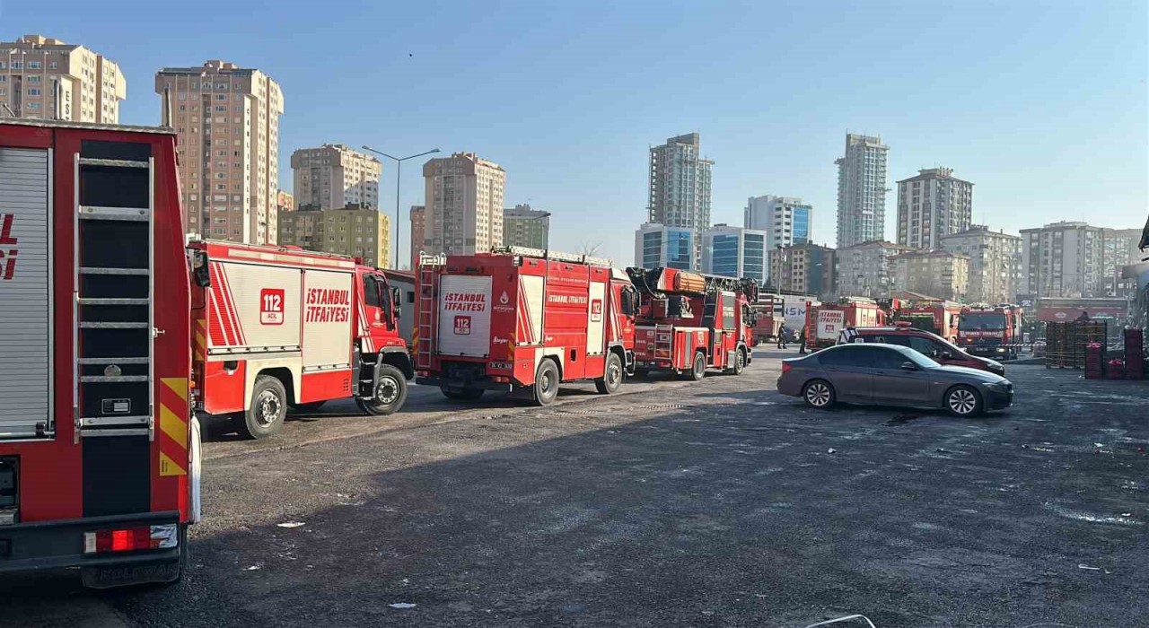 Ataşehirde sebze halinde korkutan yangın