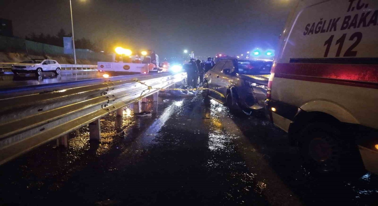 Ataşehirde zincirleme trafik kazası :1 ölü, 2 yaralı