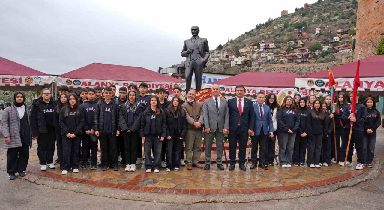 Atatürkün Alanyaya gelişinin 90. yılı kutlandı