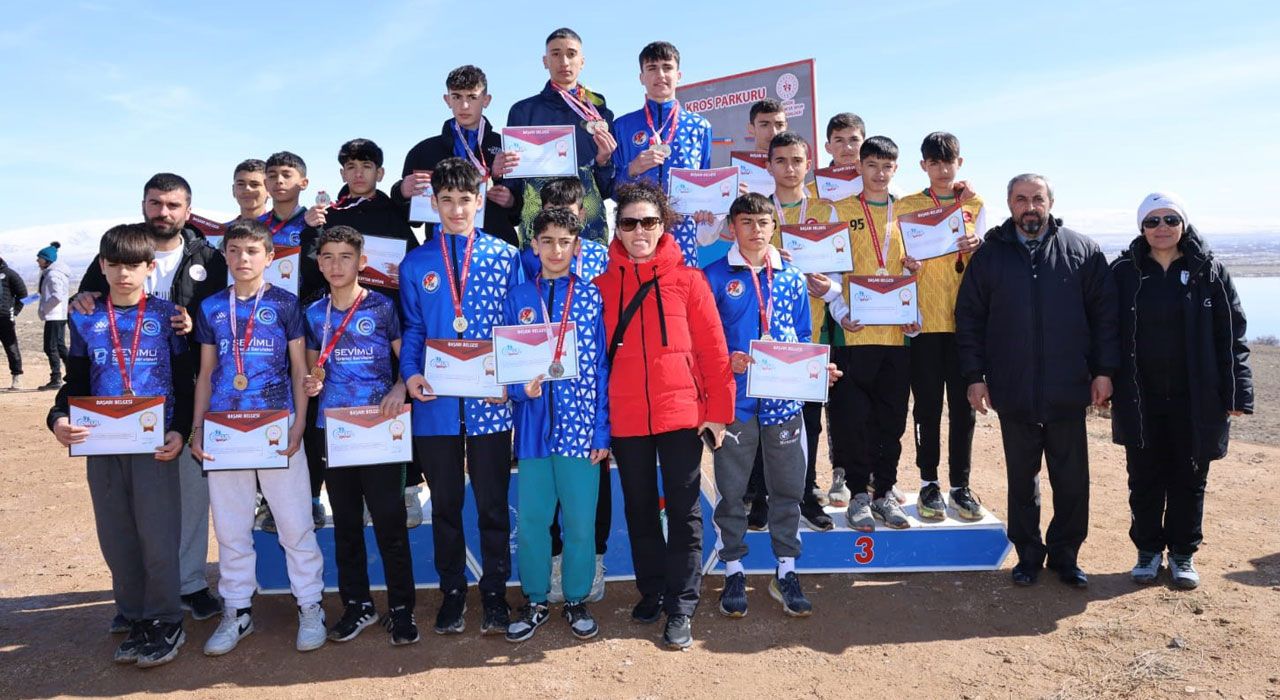Atletizmde Büyük Başarı! Osmaniyeli Öğrenciler Türkiye Finallerine Yükseldi