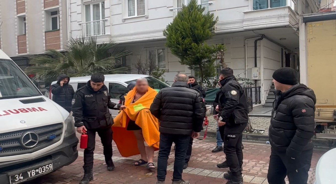 Avcılarda evinde kendine zarar veren adama özel harekat polisi müdahale etti