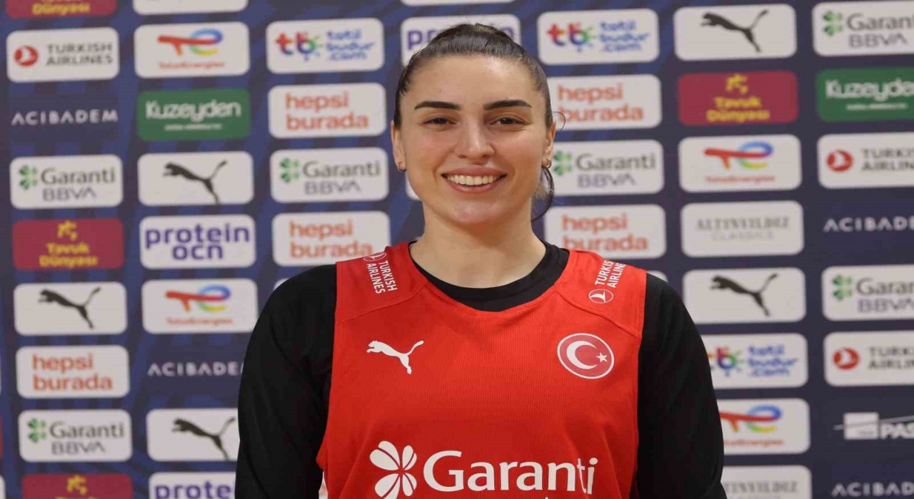 Ay-yıldızlı kadınlar, İzlandaya bileniyor