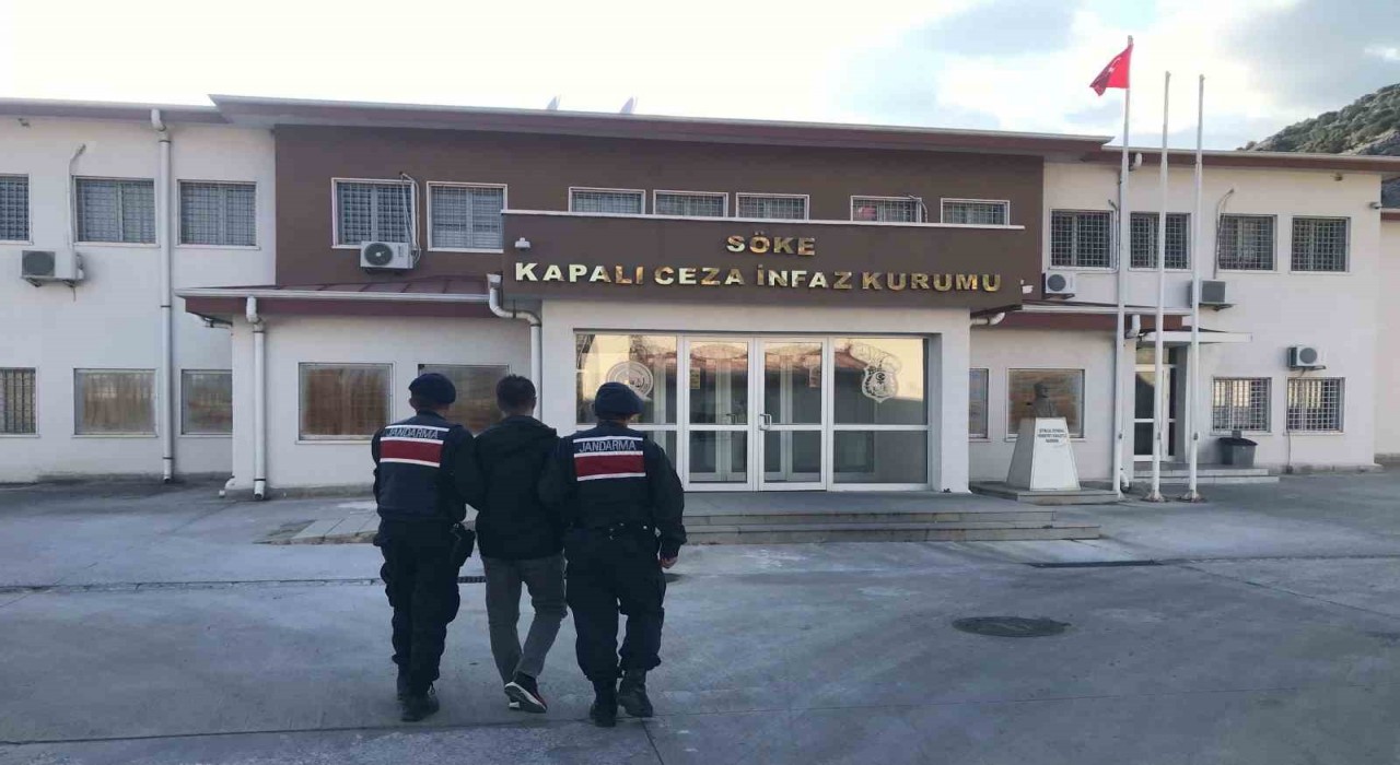 Aydında 35 aranan şahıs jandarmadan kaçamadı