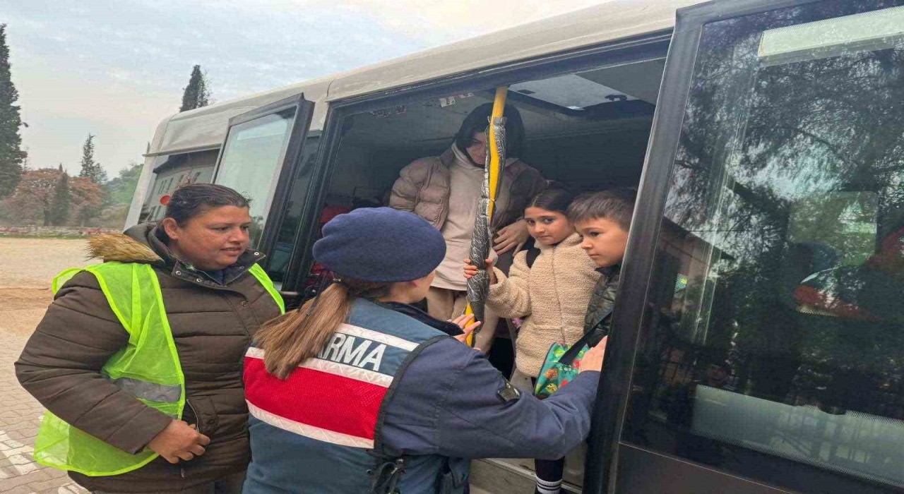 Aydında jandarma ekiplerinden okul önü denetimi