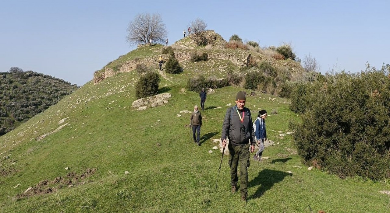 Aydınlı doğaseverler Orthosia Antik Kentini gezdi