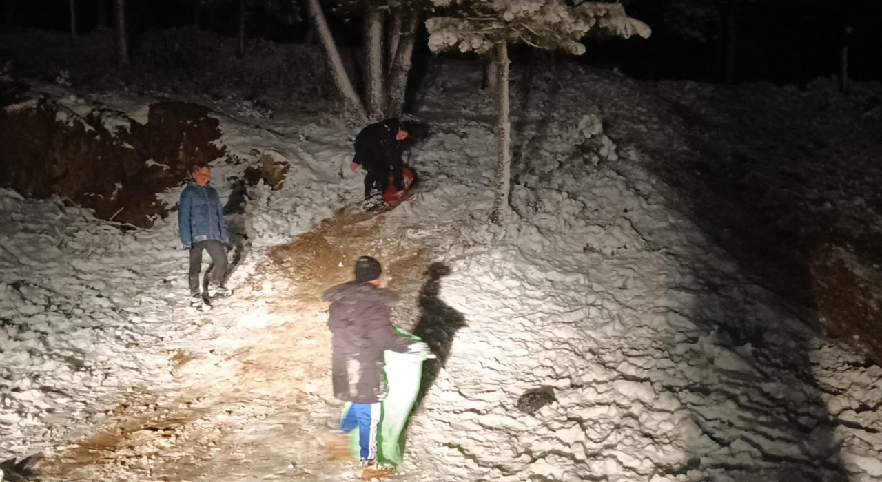 Aydosta çocukların kar eğlencesi