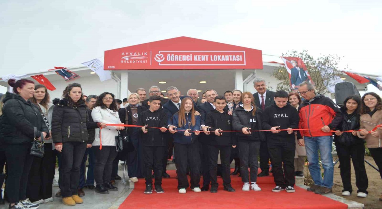 Ayvalıkta öğrencilere ikinci dev hizmet