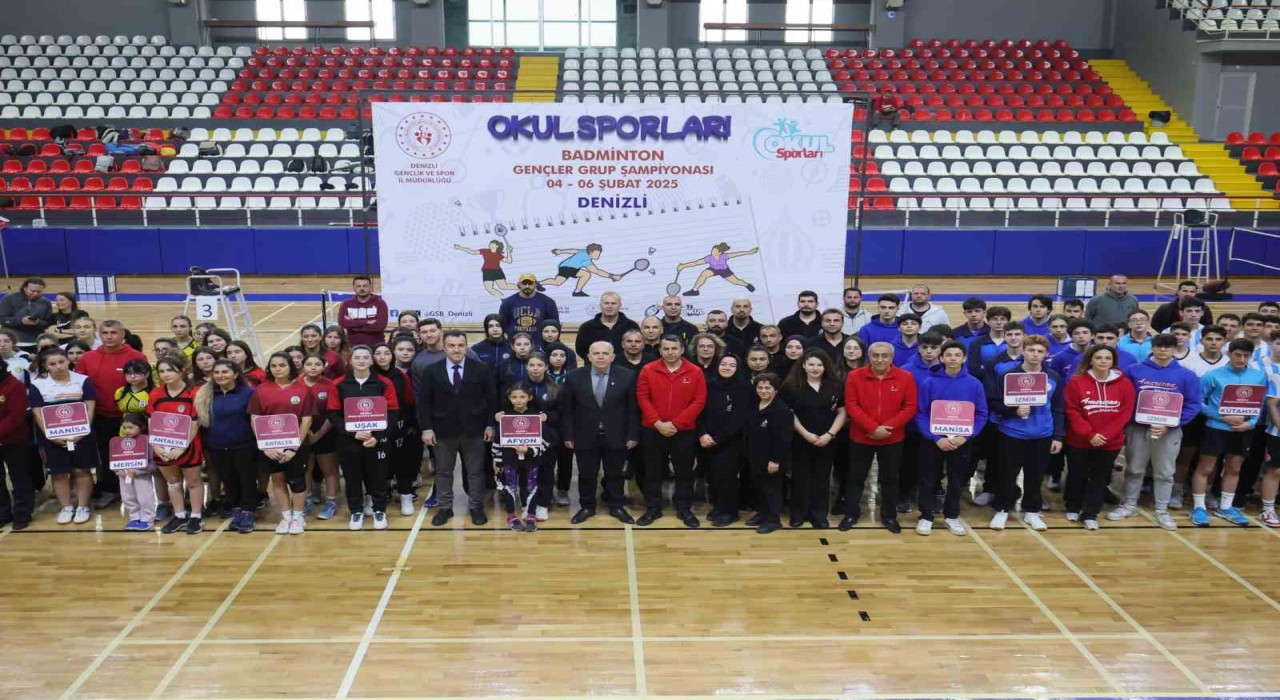 Badminton gençler grup şampiyonası heyecanı Denizlide yaşandı