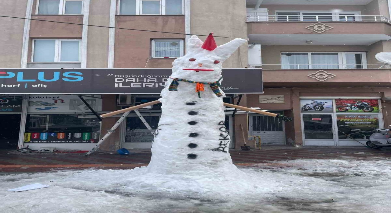 Bafrada esnaftan 4,2 metrelik dev kardan adam