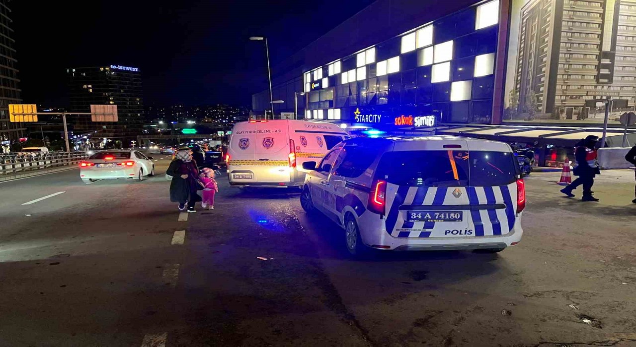 Bahçelievlerde AVM önünde silahlı saldırı: 1 yaralı