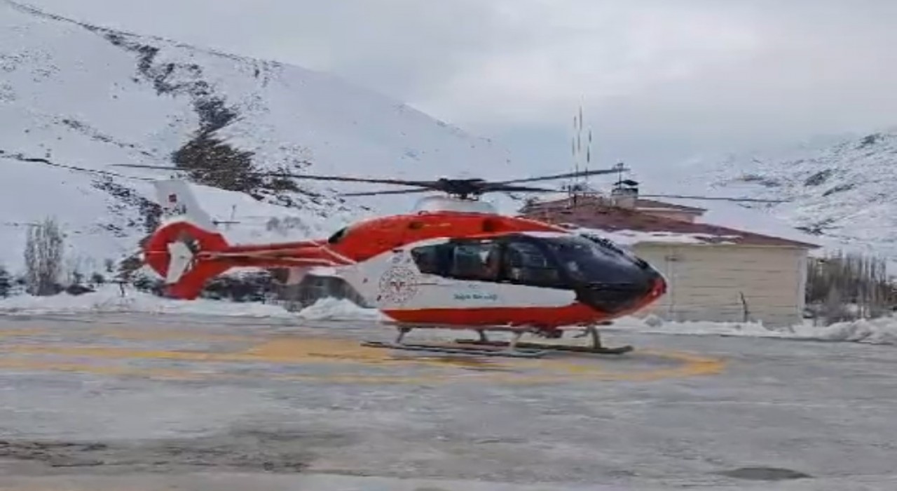 Bahçesarayda hamile kadın helikopter ambulansla Vana sevk edildi