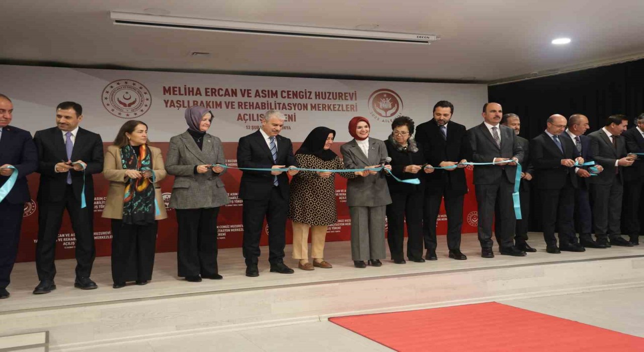 Bakan Göktaş: Ülkemizin dört bir yanında 459 kamu ve özel huzurevinde 30 bin yaşlımıza yatılı bakım hizmeti sunuyoruz