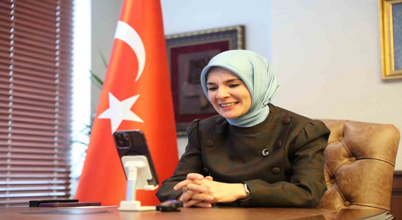 Bakan Göktaştan depremzede çifte tebrik telefonu