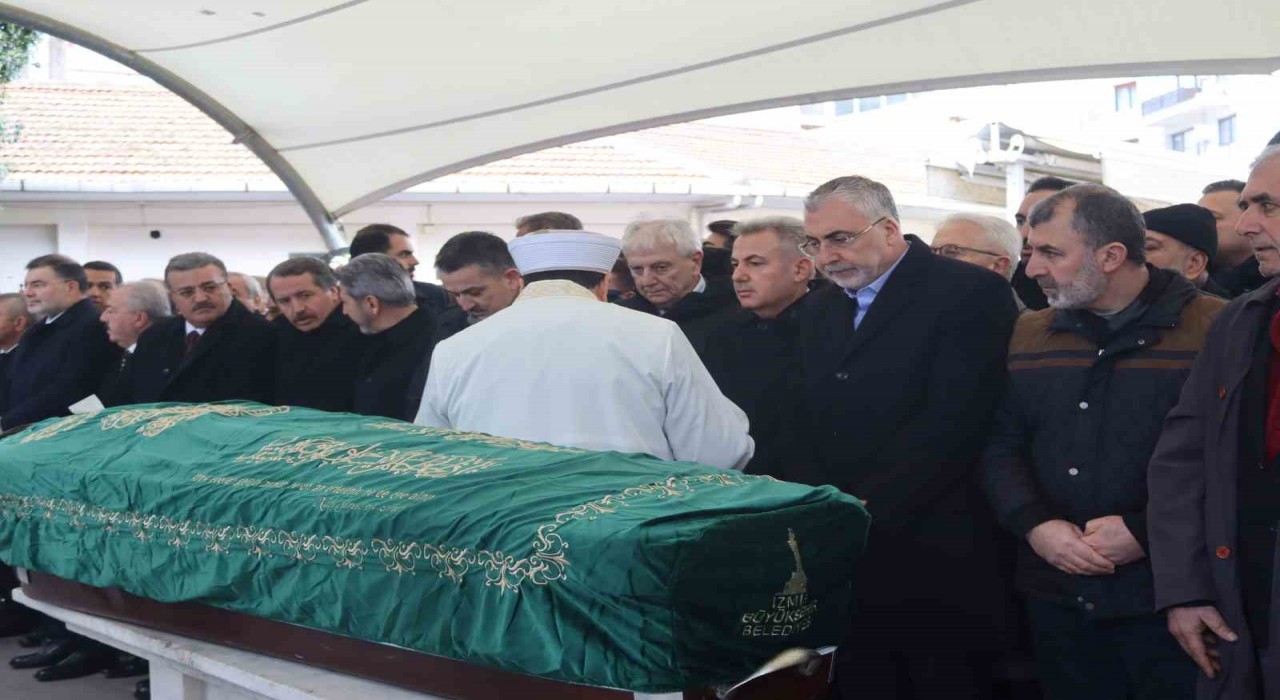 Bakan Işıkhanın ablası son yolculuğuna uğurlandı