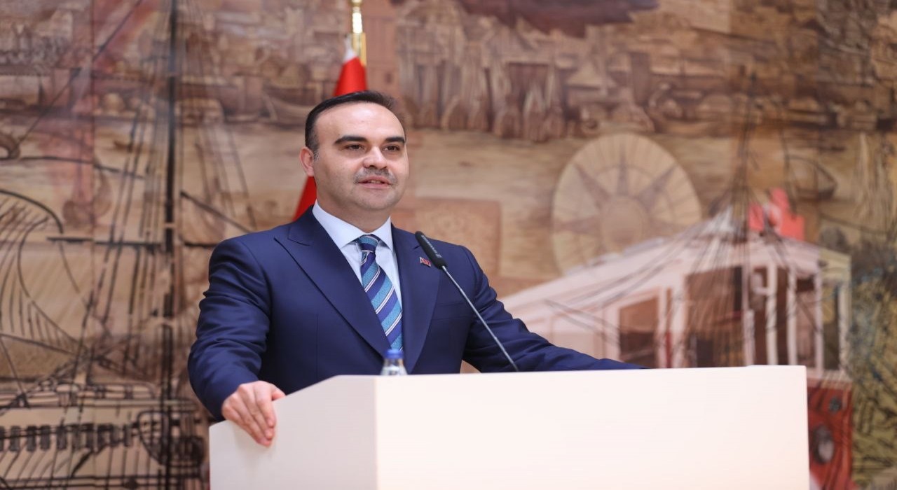 Bakan Kacır, Cumhurbaşkanlığı Dolmabahçe Ofisinde İtalyan Bakan Urso ile görüştü