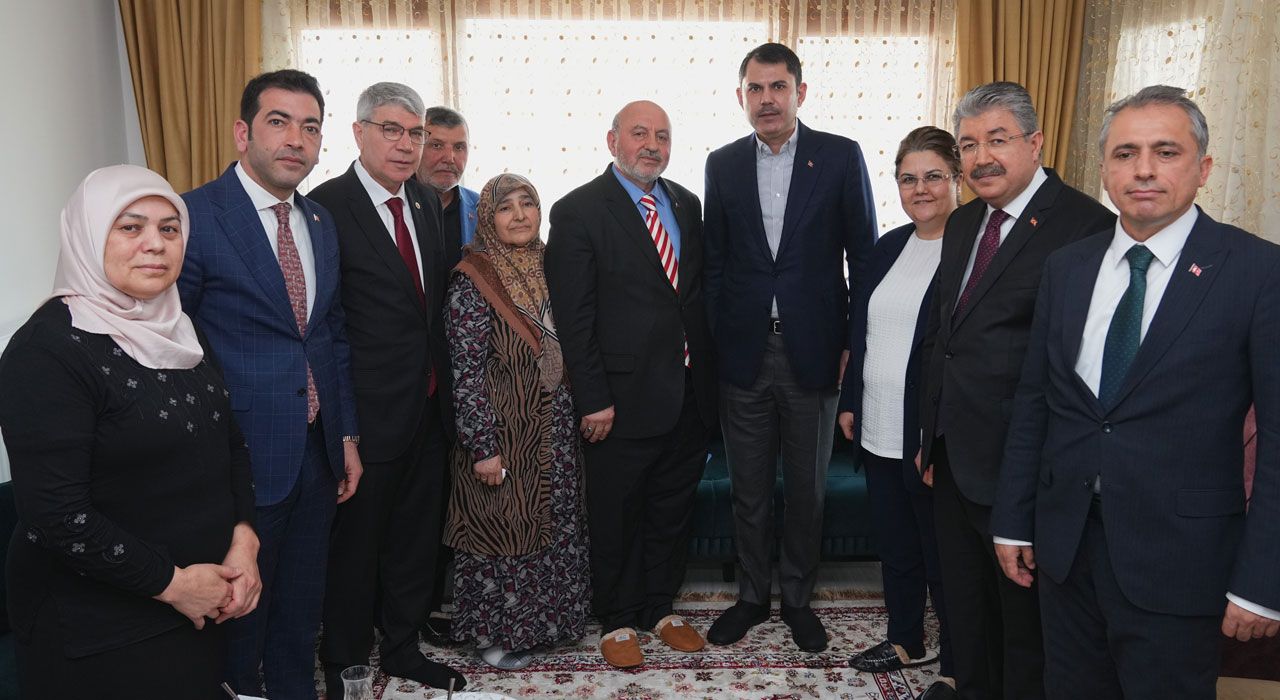 Bakan Kurum, Osmaniye’de Depremzedelerin Yeni Evlerini Ziyaret Etti