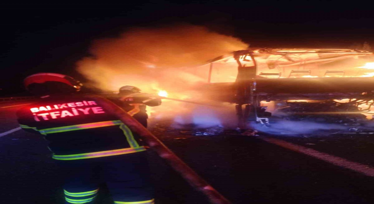 Balıkesirde 34 yolcusu bulunan otobüs sabaha karşı yandı