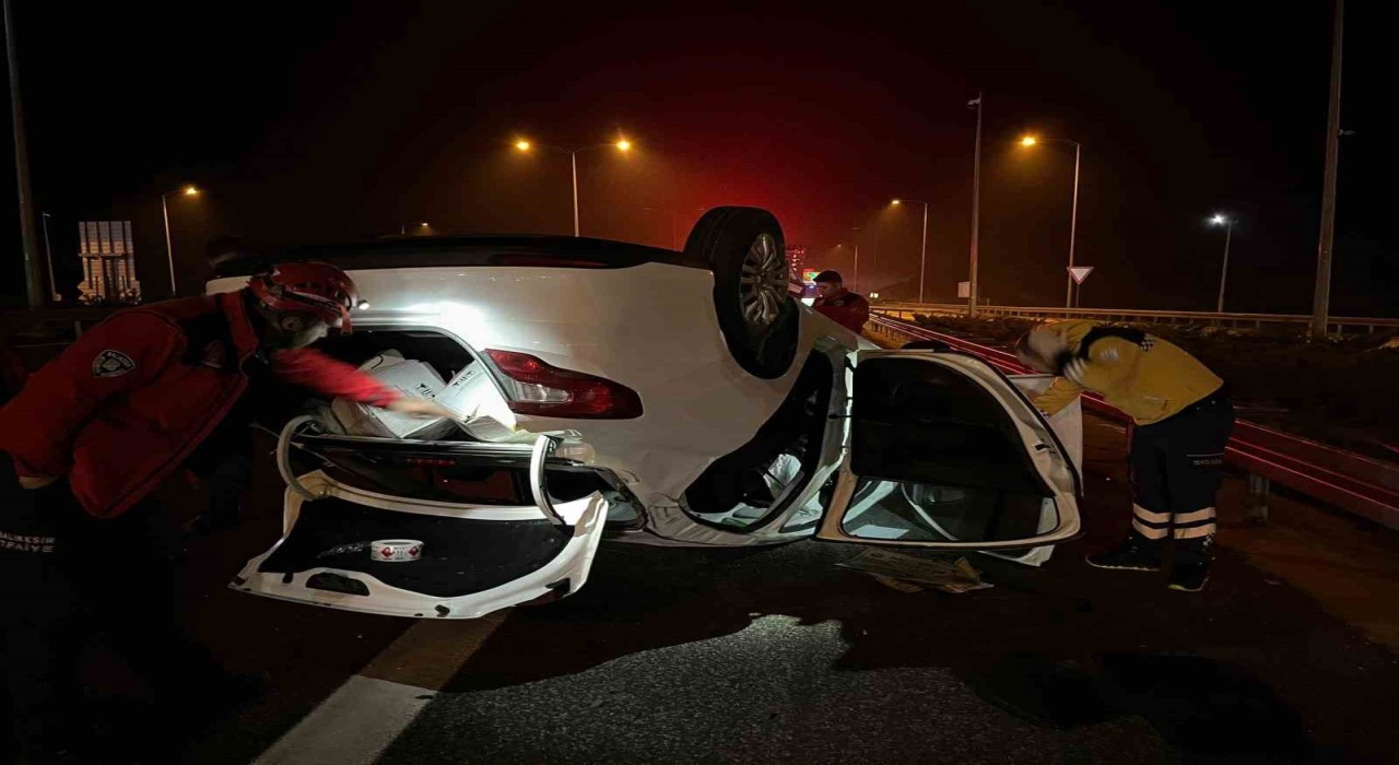 Balıkesirde otobanda çift taraflı trafik kazası: 1 yaralı