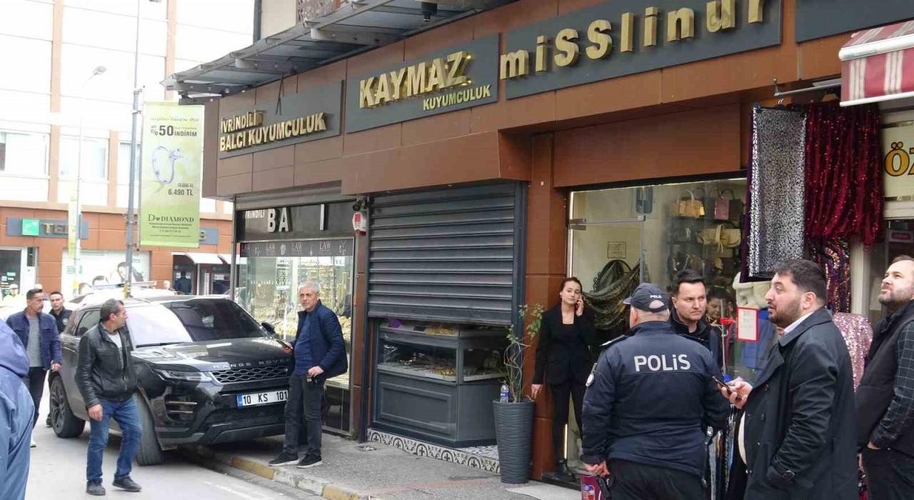 Balıkesirde silahlı ve maskeli soygun