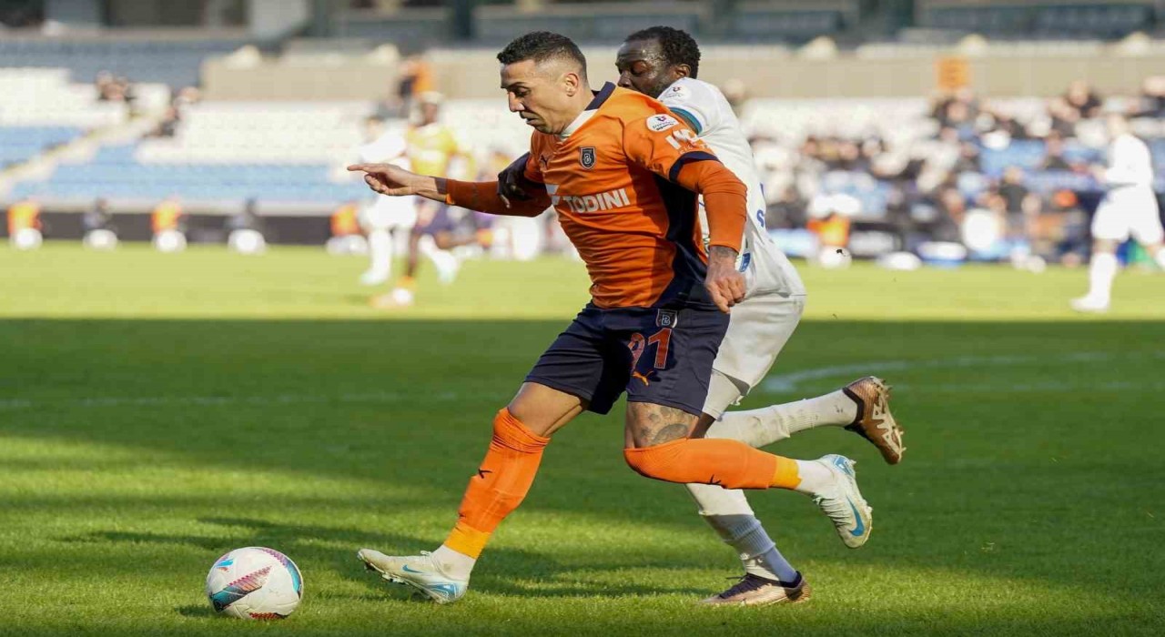 Başakşehir, Davidsonun Qingdao West FCye transfer olduğunu duyurdu