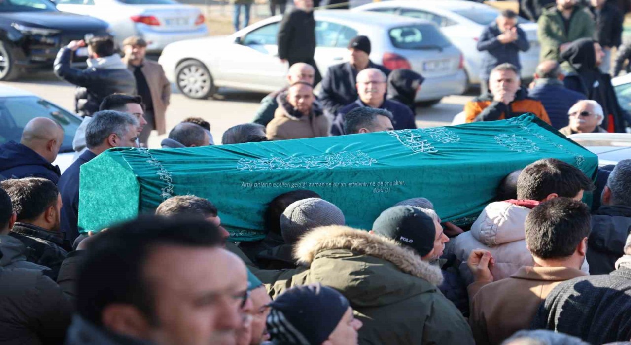 İzmir’de Cinayete Kurban Giden Diş Hekimi Elazığ’da Defnedildi