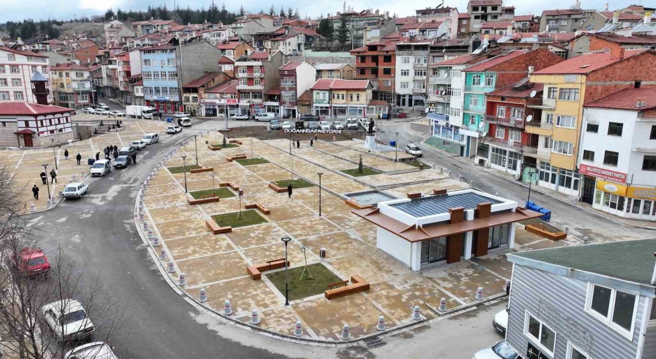 Başkan Altay: Doğanhisar meydan düzenleme çalışmamız hayırlı olsun
